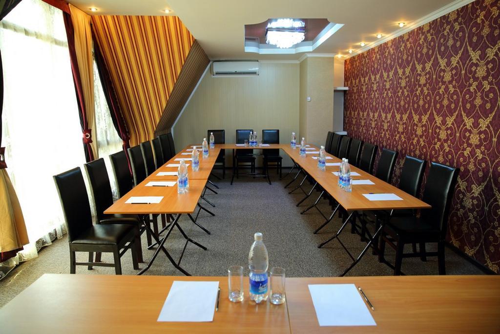 Bishkek Villa Hotel ภายนอก รูปภาพ