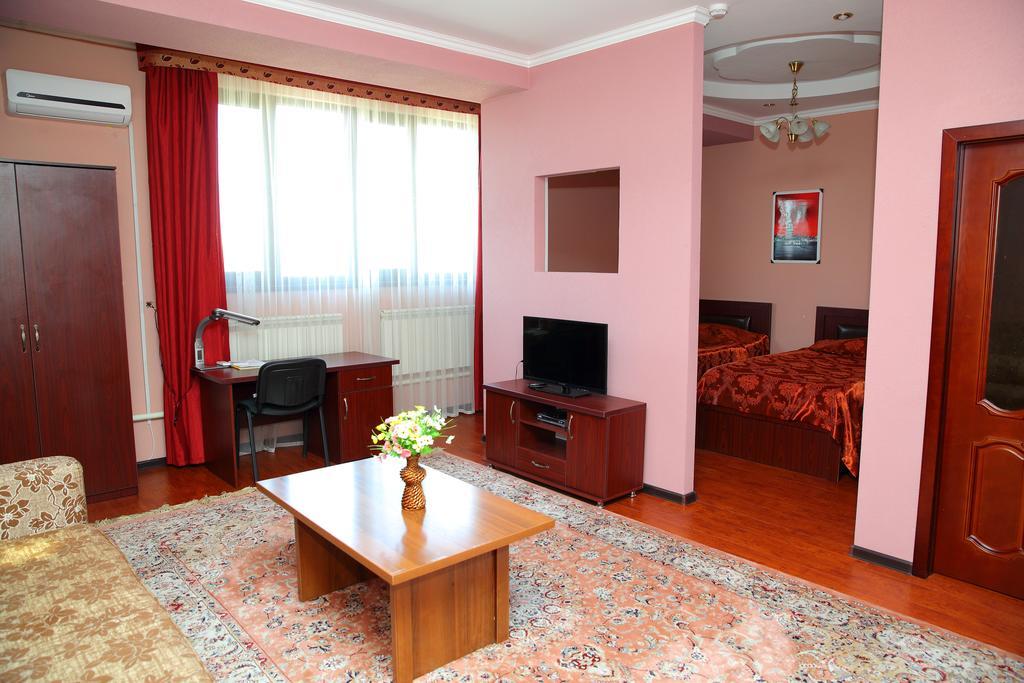 Bishkek Villa Hotel ภายนอก รูปภาพ