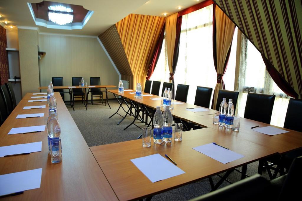 Bishkek Villa Hotel ภายนอก รูปภาพ